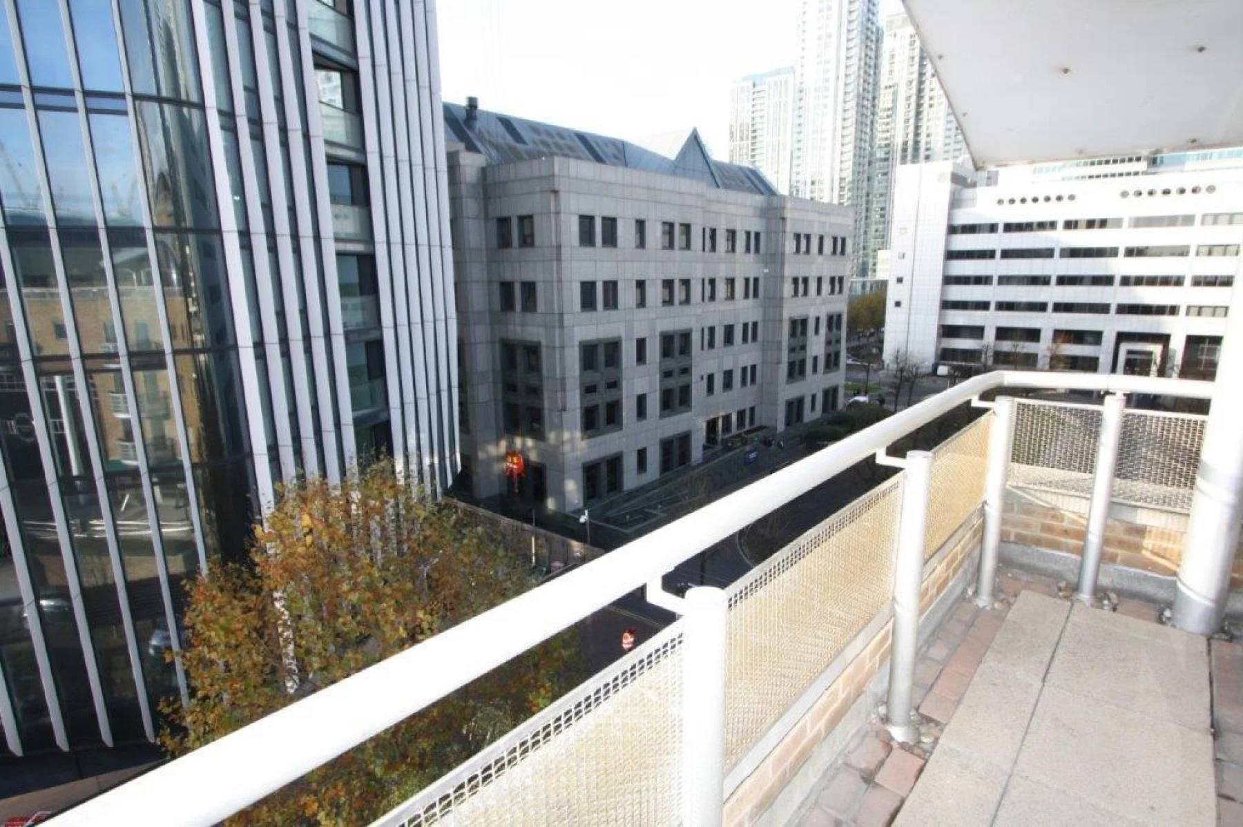Flat Meridian Place in Greater London