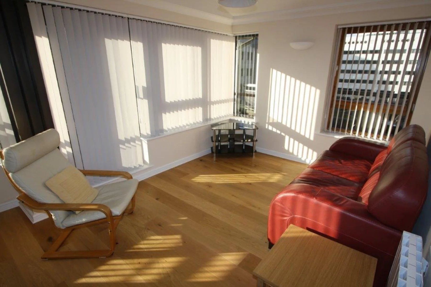 Flat Meridian Place in Greater London