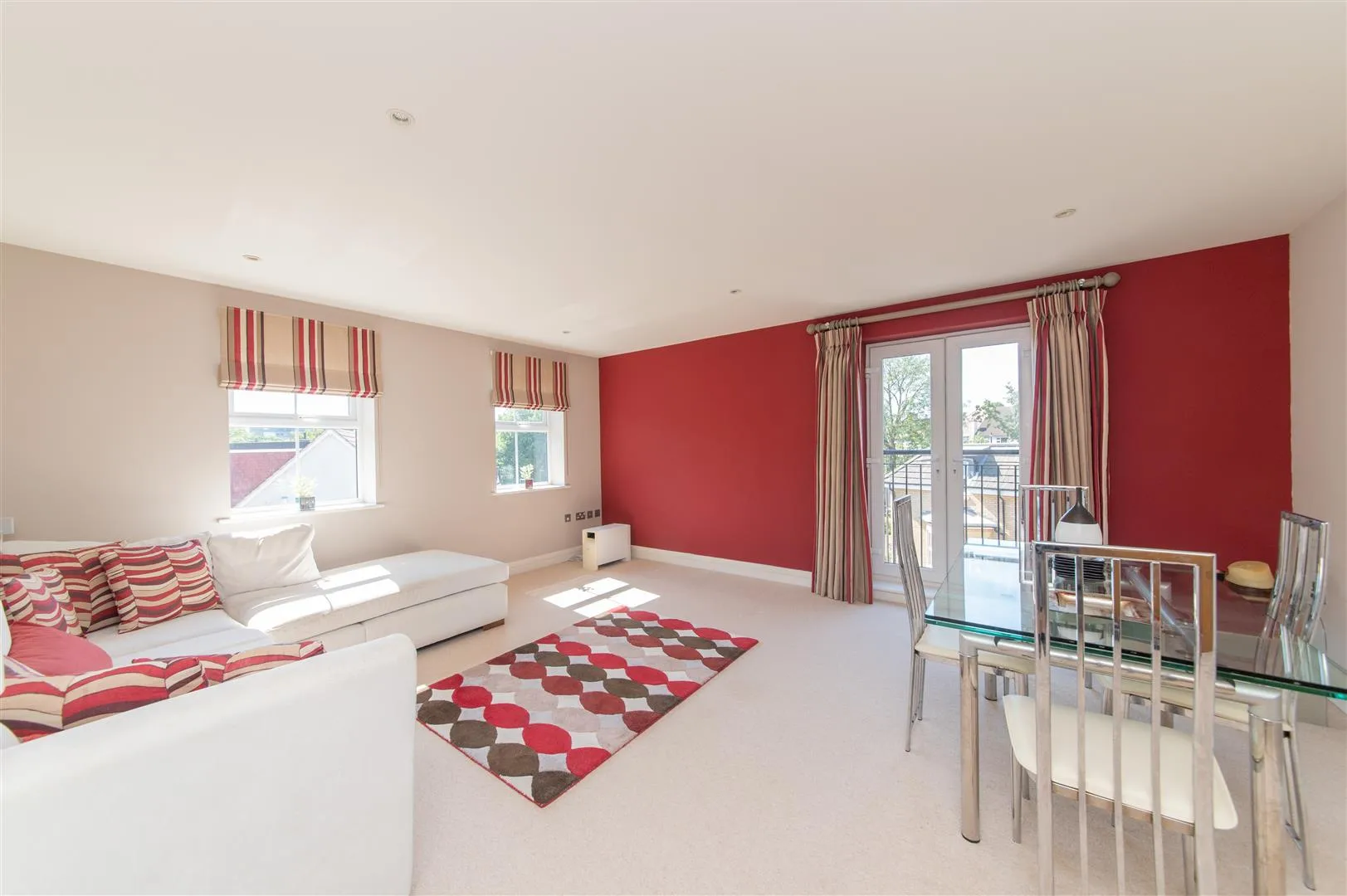 Flat Holders Hill Gardens in Greater London