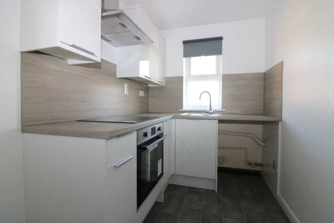 Flat Leigh Hall Road in Southend-on-Sea