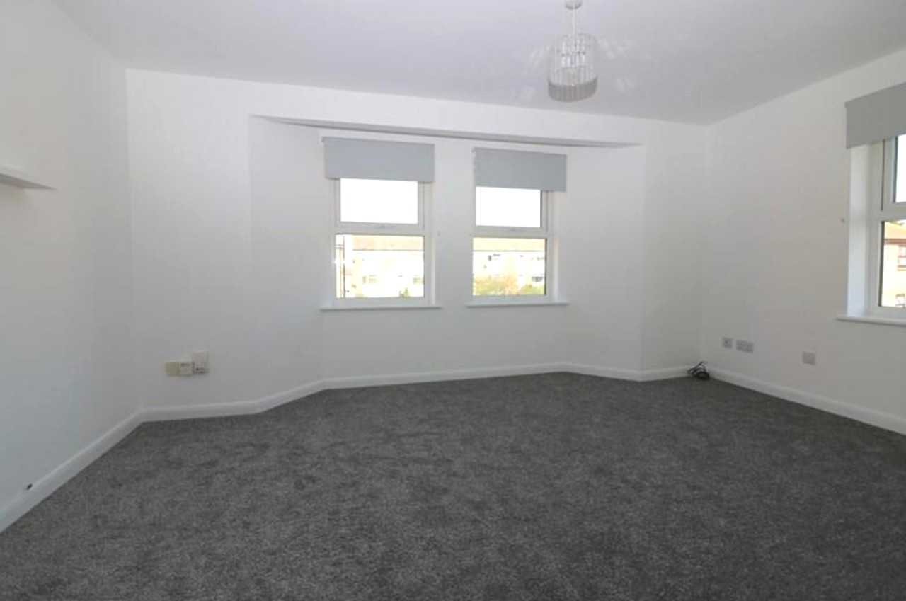 Flat Leigh Hall Road in Southend-on-Sea