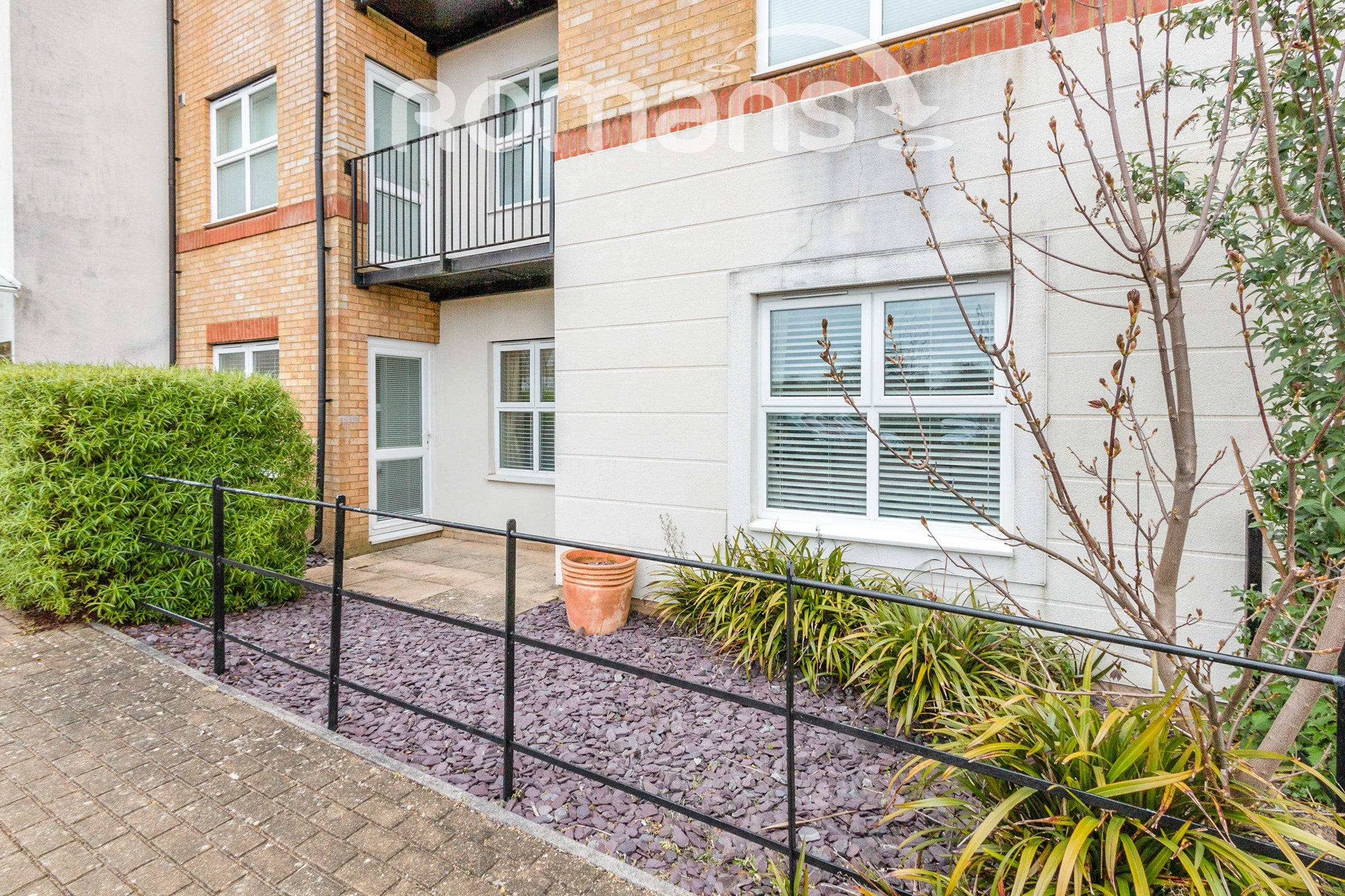 Flat Russell Road in Basingstoke and Deane