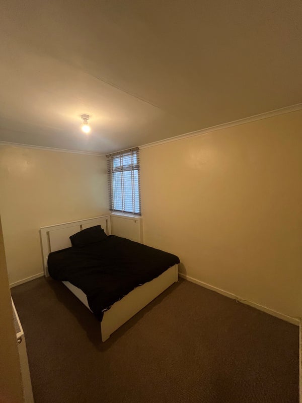 Room Coburg Crescent in Greater London