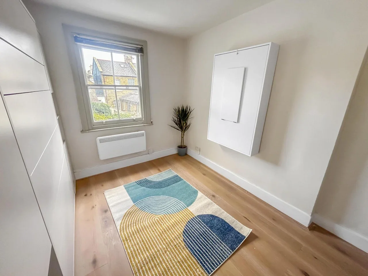 Flat Tournay Road in Greater London