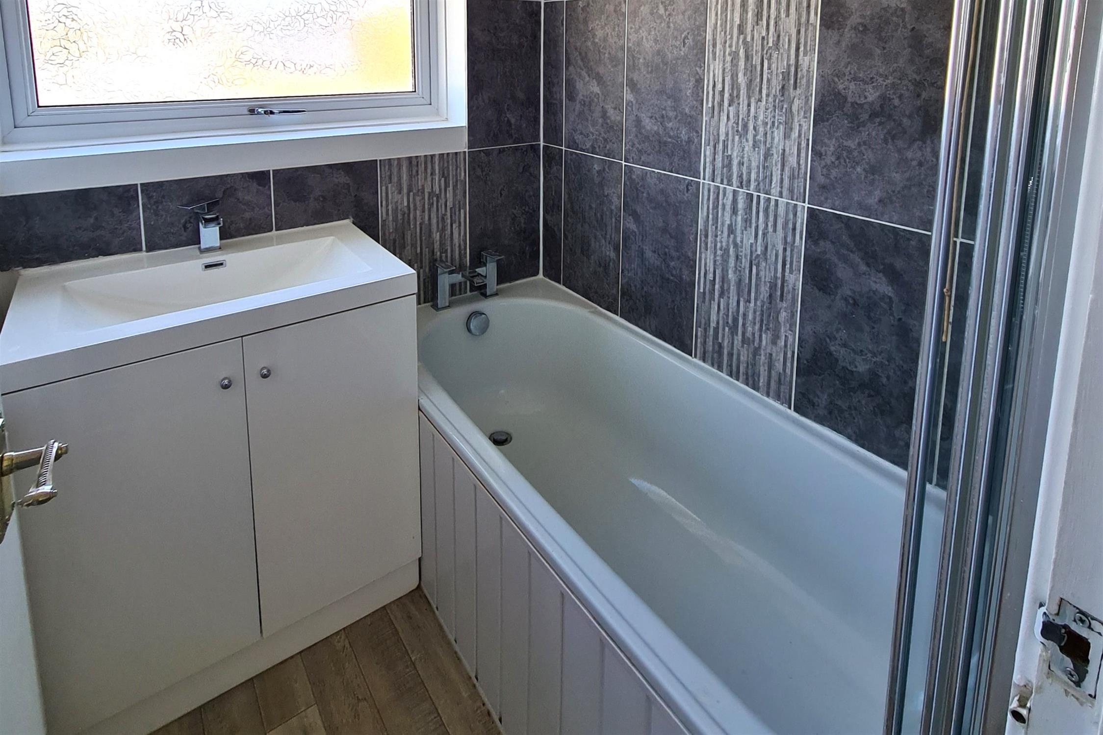 House Halden Close in Test Valley