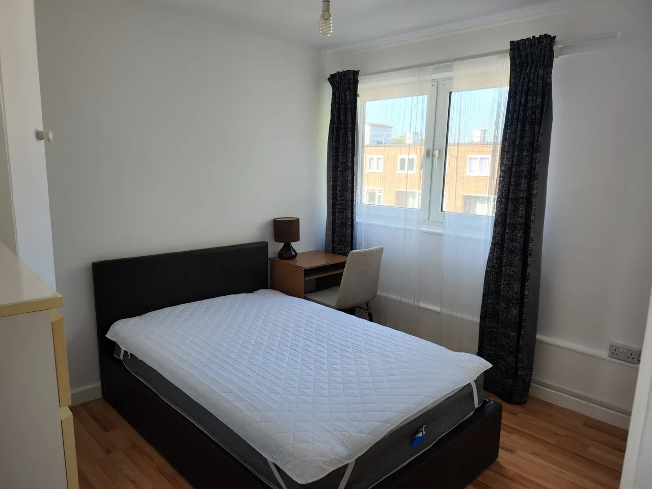 Flat Deeley Road in Greater London