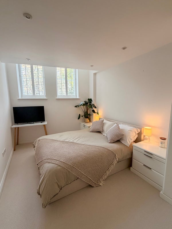 Room Yukon Road in Greater London