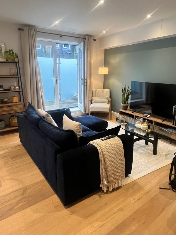 Room Yukon Road in Greater London