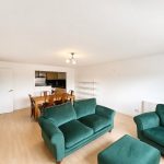 Flat Whitehill Place in Glasgow