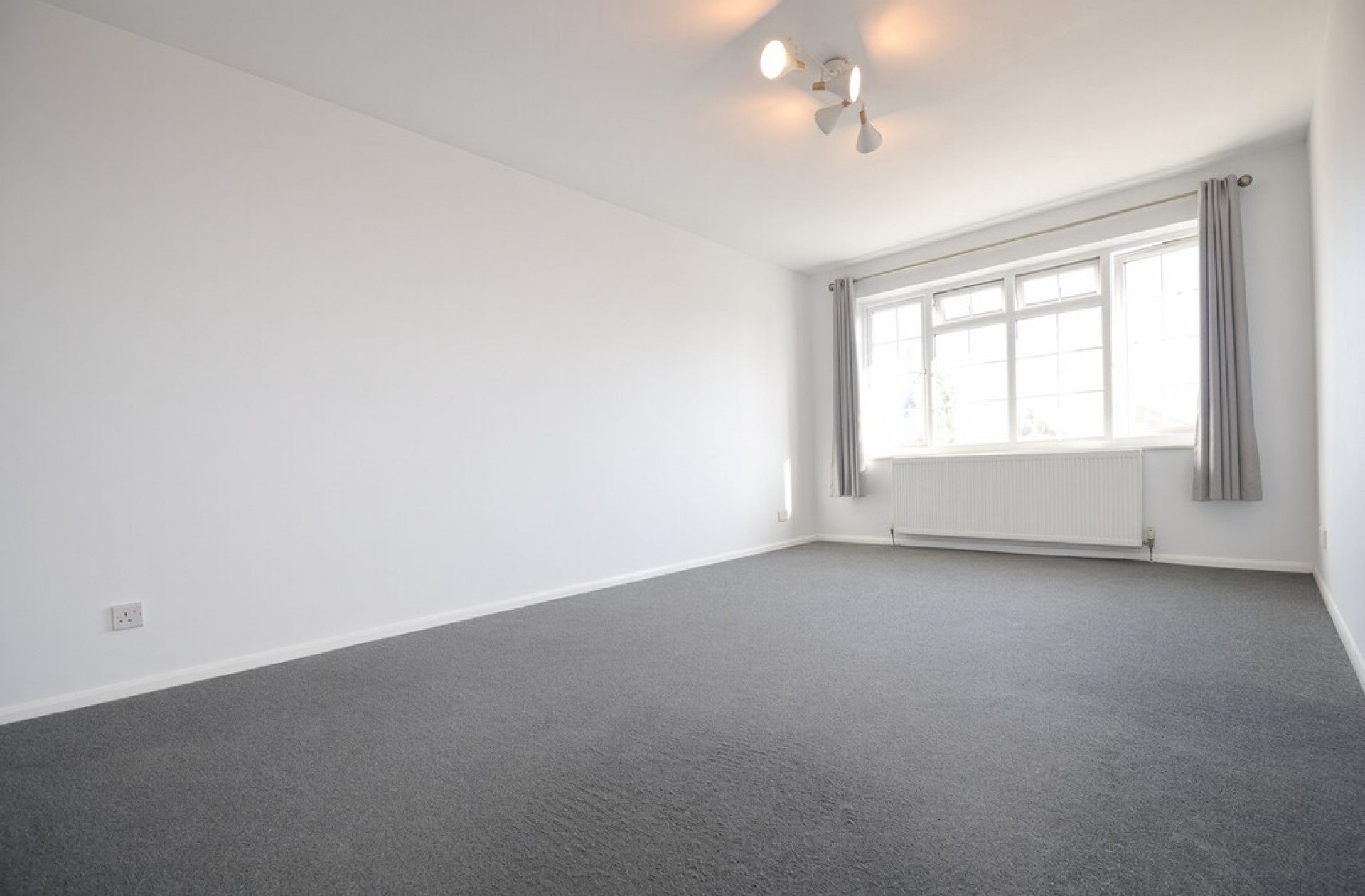 Flat Chertsey Road in Borough of Spelthorne