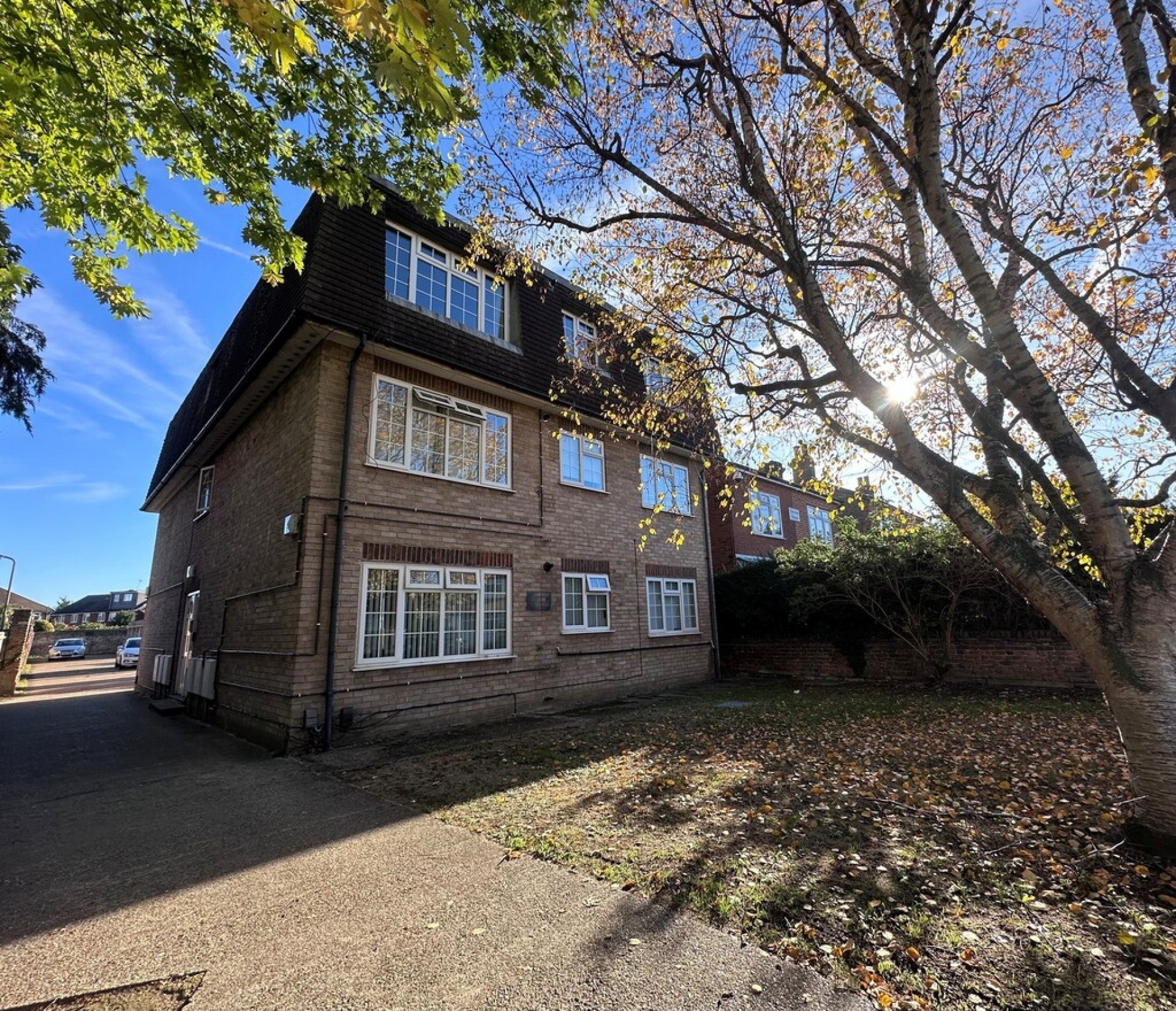 Flat Chertsey Road in Borough of Spelthorne