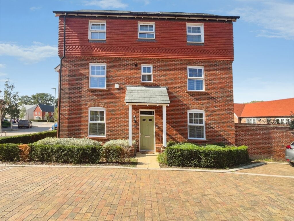 House Deepford Crescent in Hart