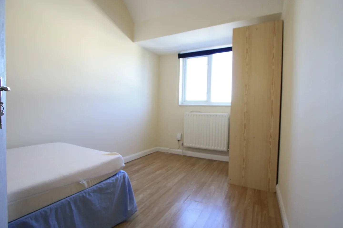 Flat Kingston Road in Greater London