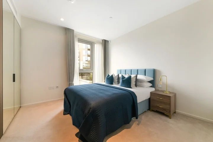 Flat Seagrave Road in Greater London