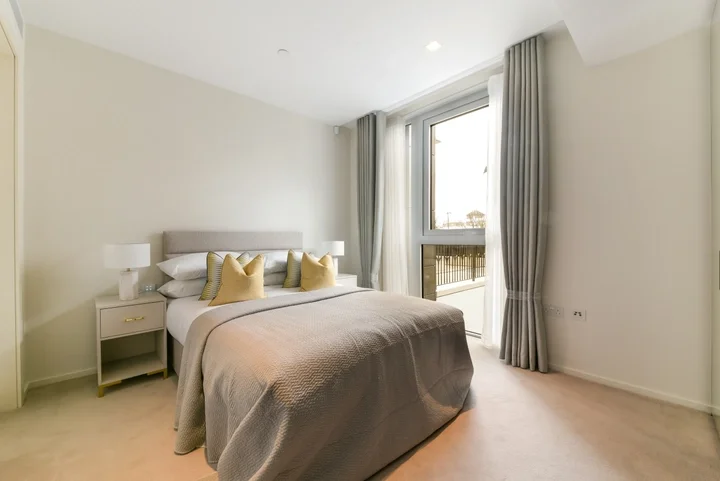 Flat Seagrave Road in Greater London