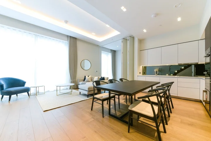 Flat Seagrave Road in Greater London