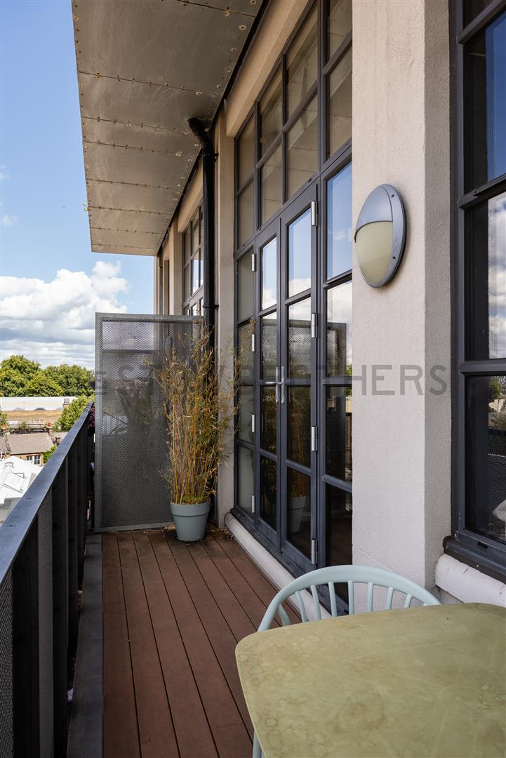 Flat Chatham Place in Greater London