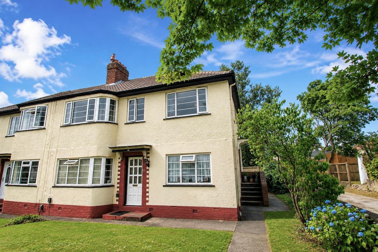 Flat Redesdale Gardens in Leeds
