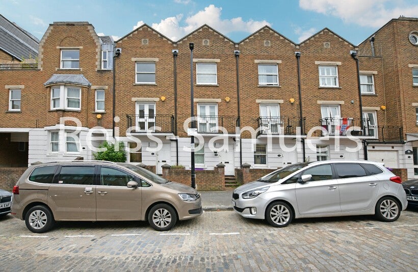 House Ferry Street in Greater London