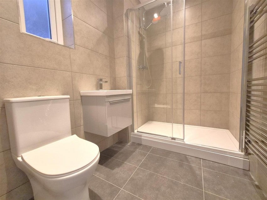Flat Ron Green Court in Greater London