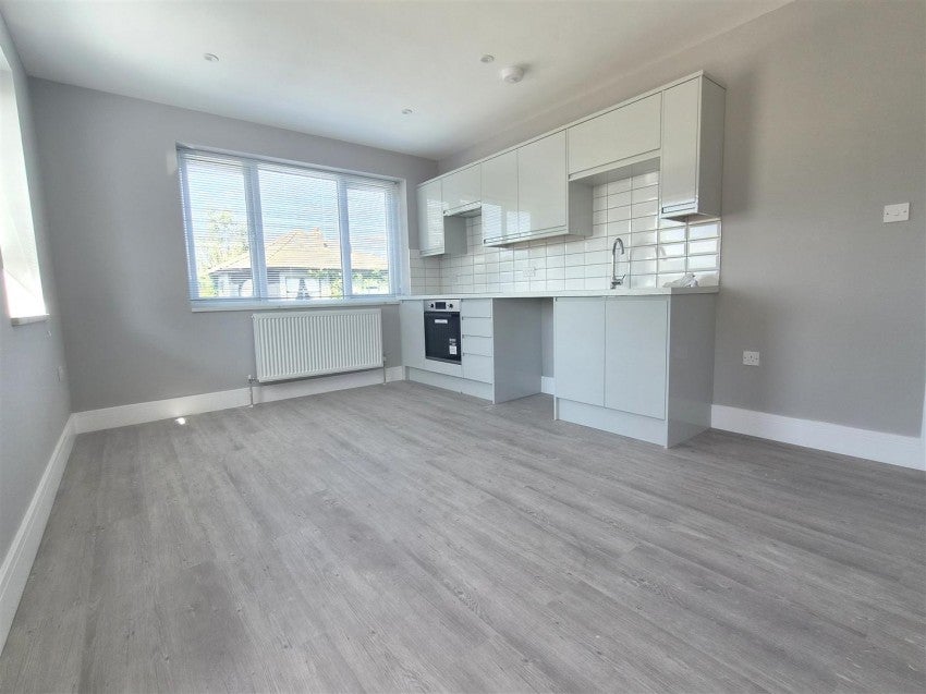 Flat Ron Green Court in Greater London