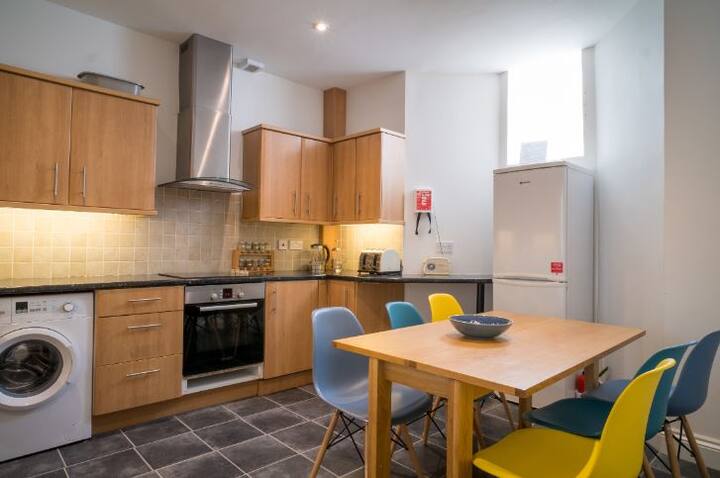 Room Mendip Road in Bristol