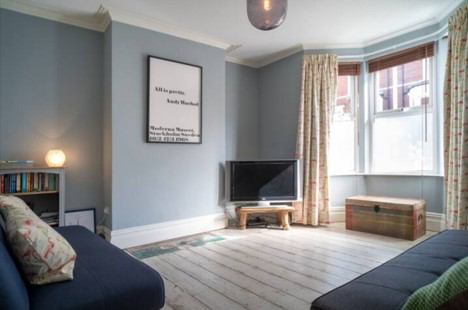 Room Mendip Road in Bristol