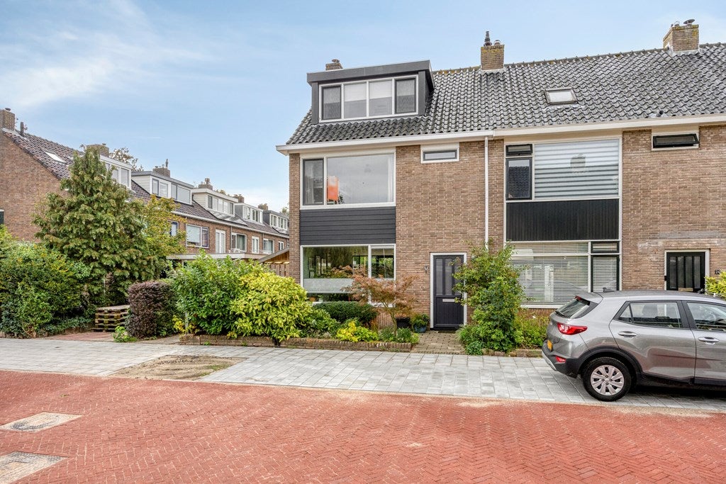 Huis Charlotte de Bourbonstraat 26 in Leiderdorp