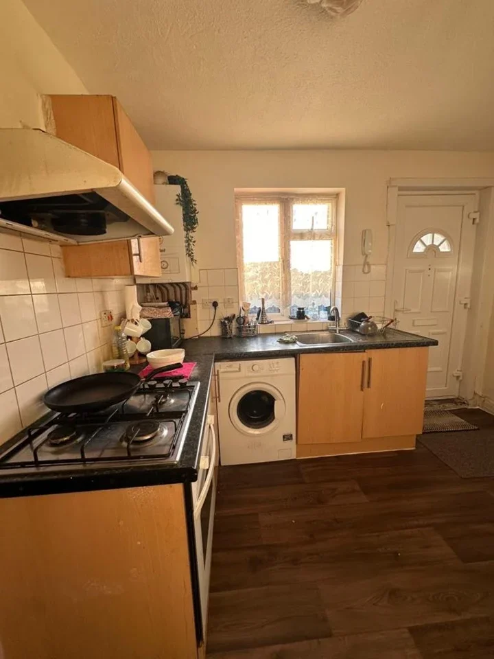 Room Old Oak Common Lane in Greater London