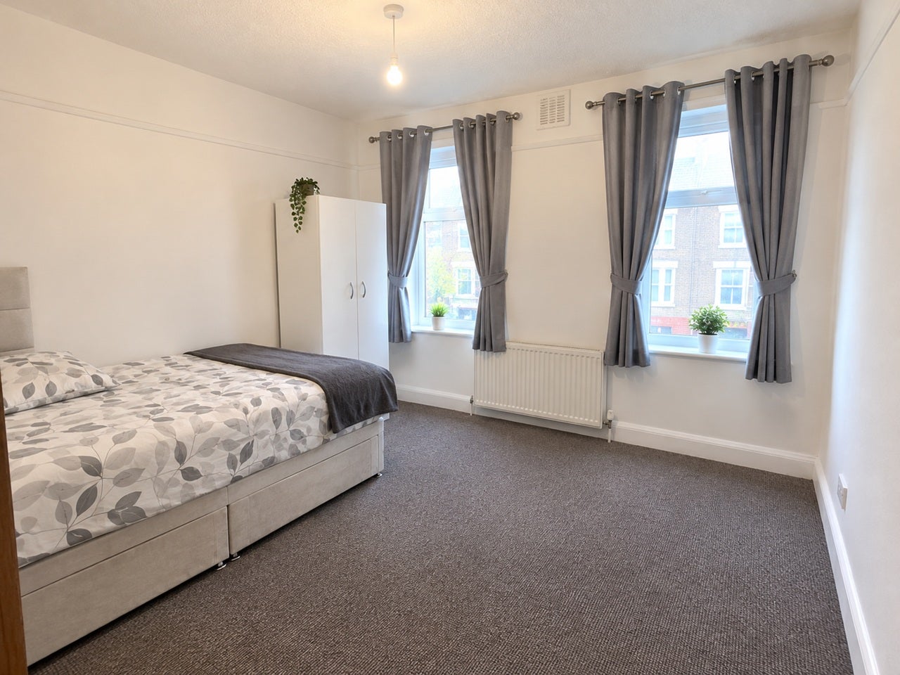 Room Old Oak Common Lane in Greater London