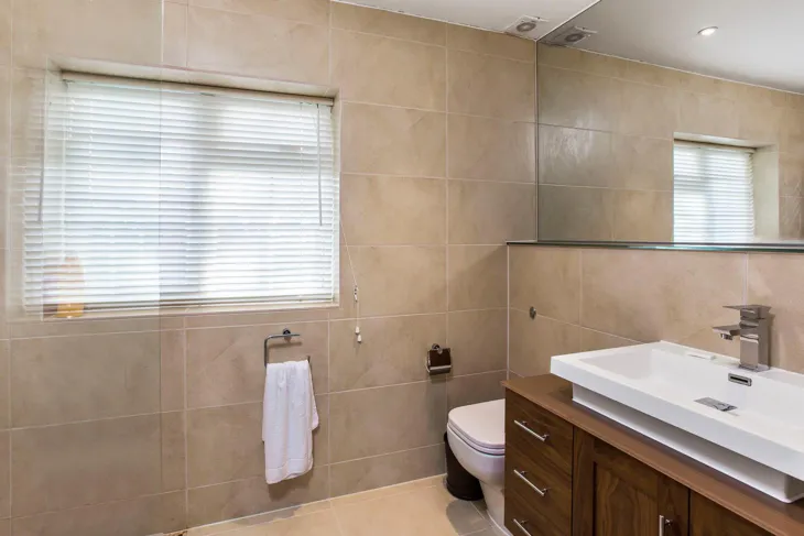 House Millhedge Close in Elmbridge
