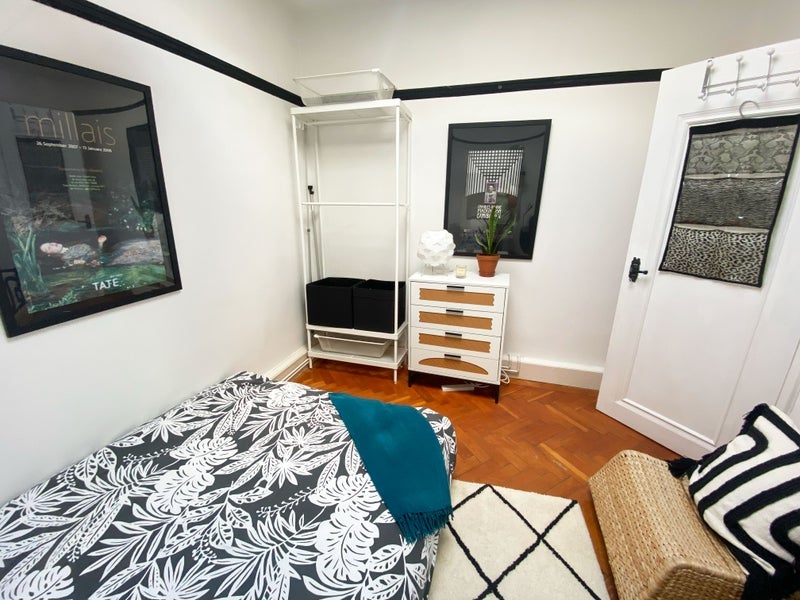 Room Romford Road in Greater London