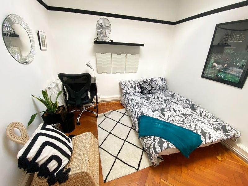Room Romford Road in Greater London