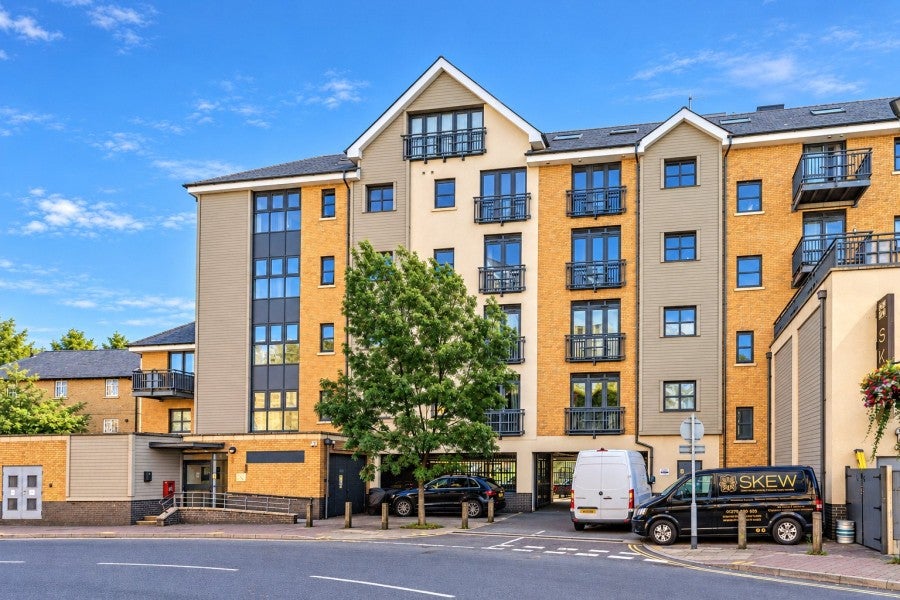 Flat Adderley Road in East Hertfordshire
