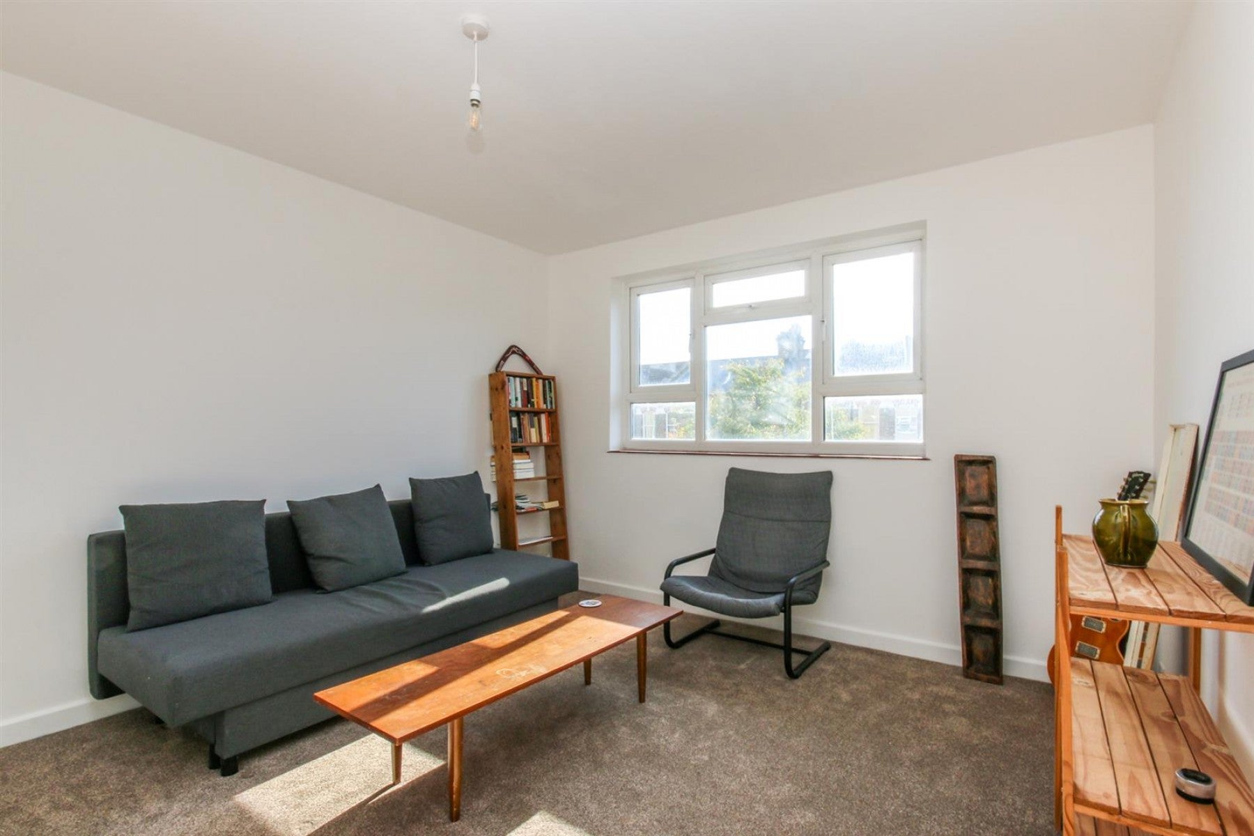 Flat Trinder Road in Greater London