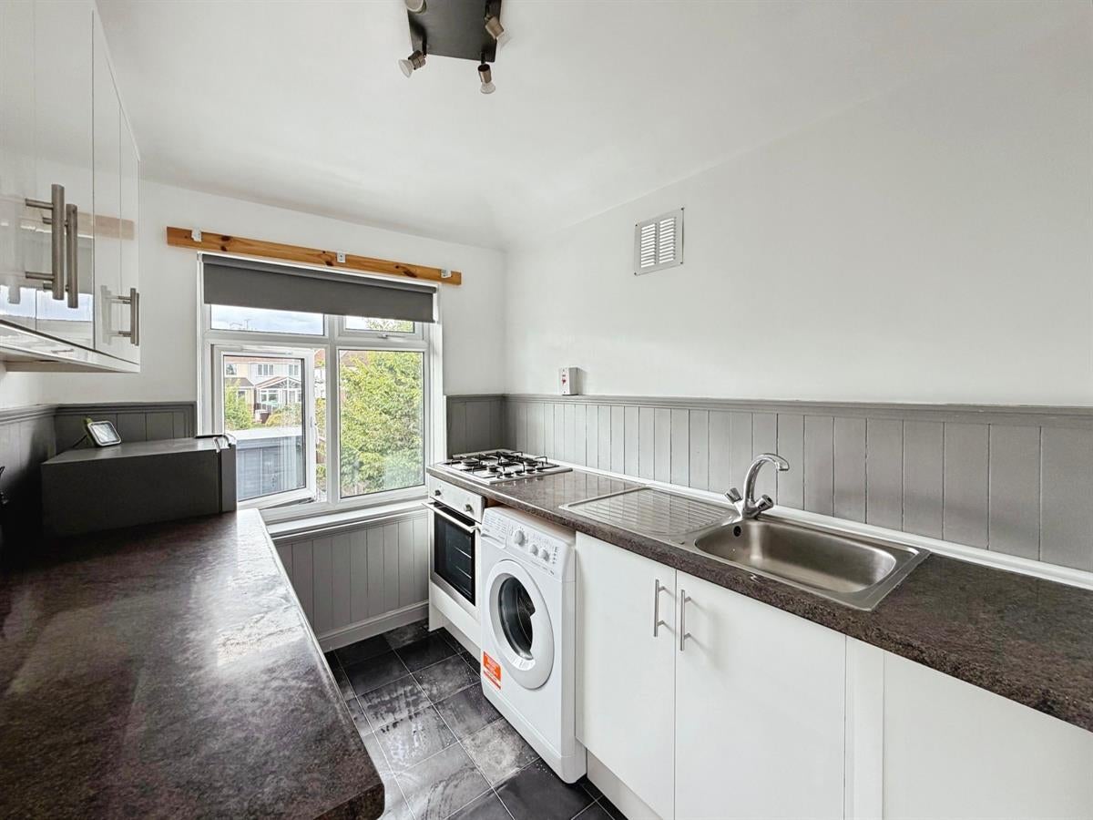 Flat Brighton Road in Rushmoor