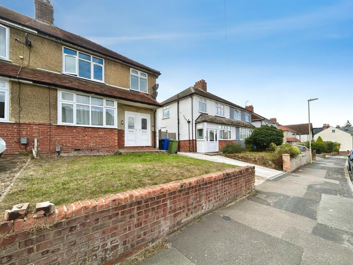 Flat Brighton Road in Rushmoor