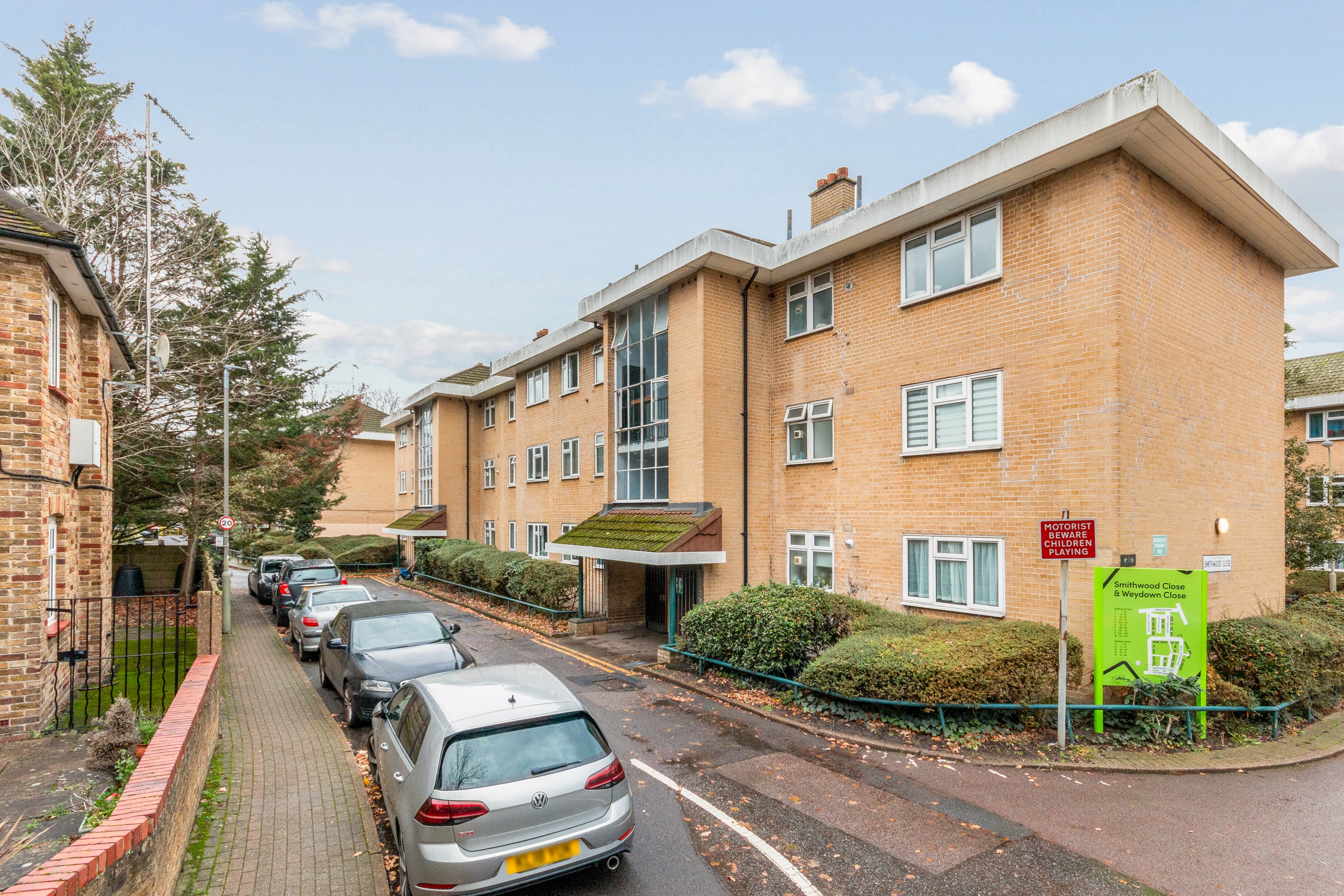 Flat Smithwood Close in Greater London