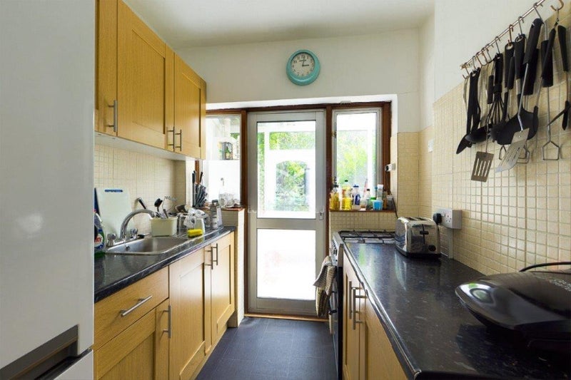 Room Christchurch Road in Greater London
