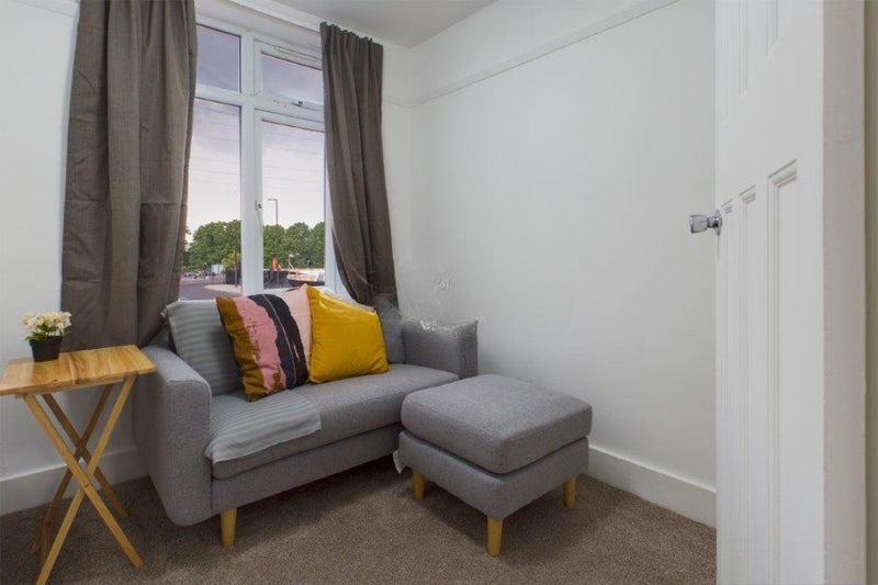 Room Christchurch Road in Greater London