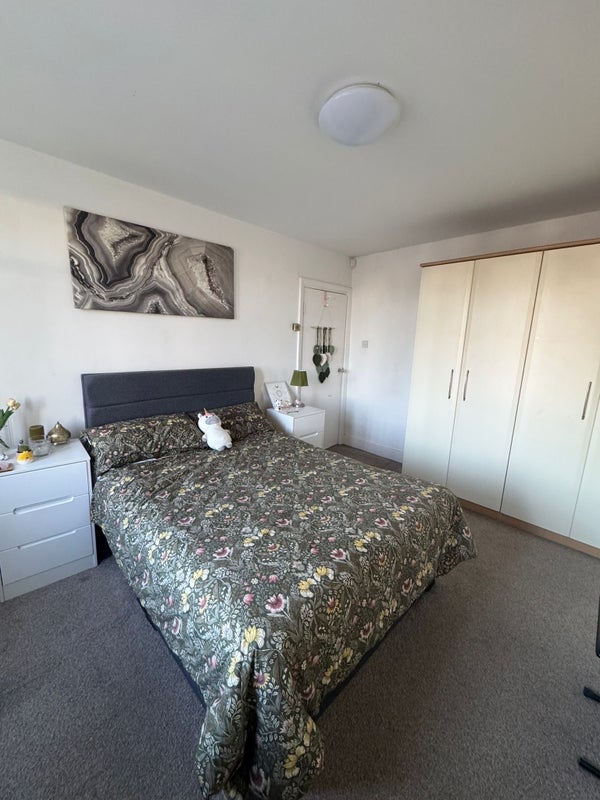 Room Christchurch Road in Greater London
