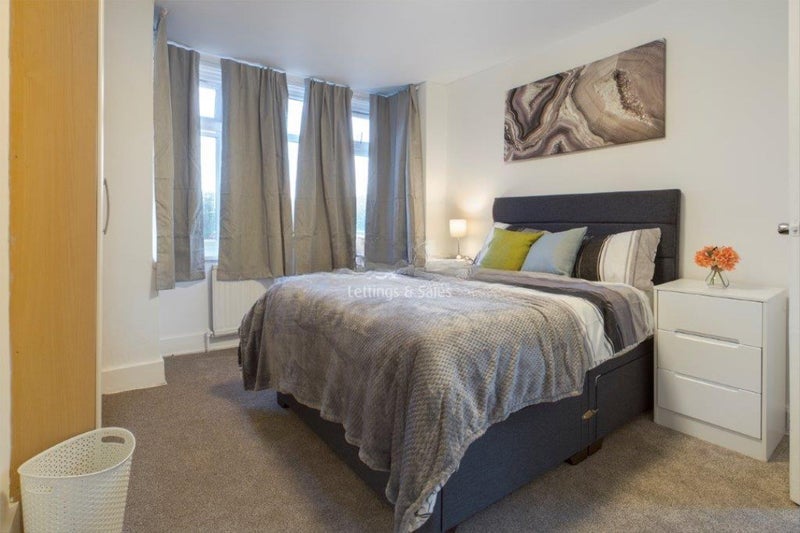 Room Christchurch Road in Greater London