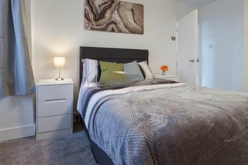 Room Christchurch Road in Greater London