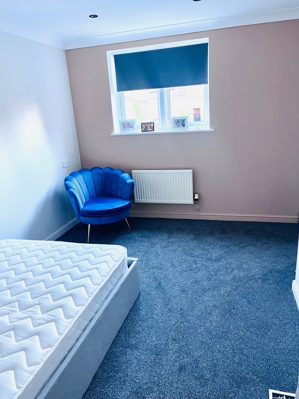 Room Tudor Street in Cardiff