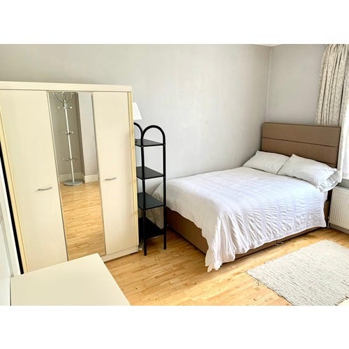 Flat Stanlake Road in London