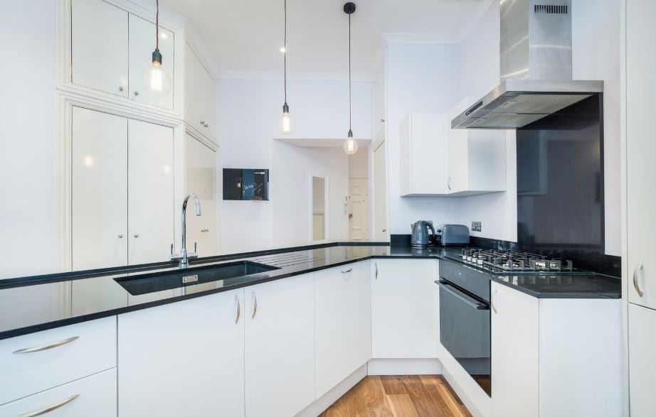 Flat Gloucester Road in Greater London