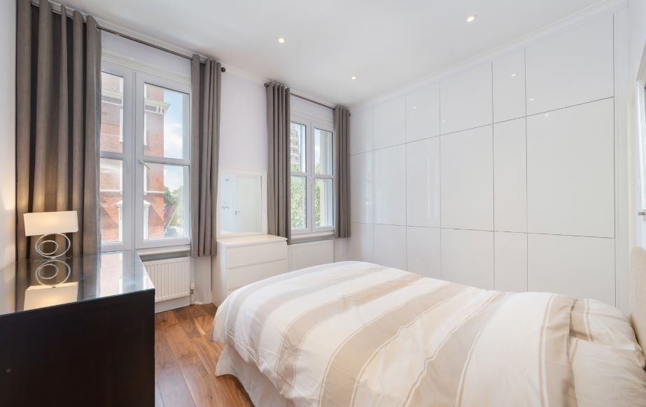 Flat Gloucester Road in Greater London