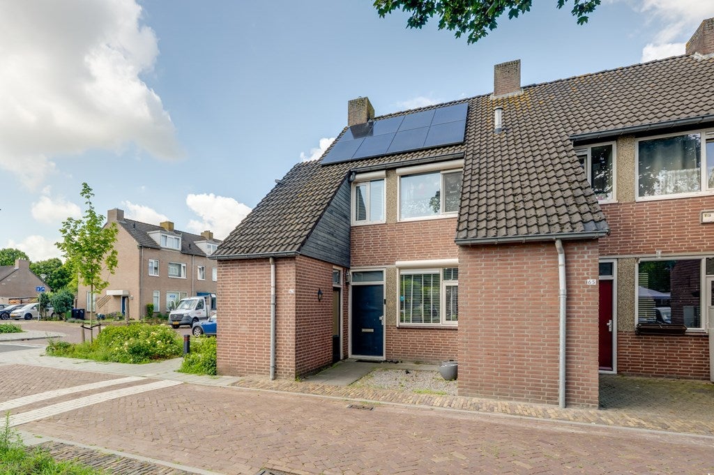 Huis Doornbos 63 in Rijen