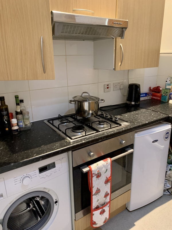 Room Gleneldon Road in Greater London