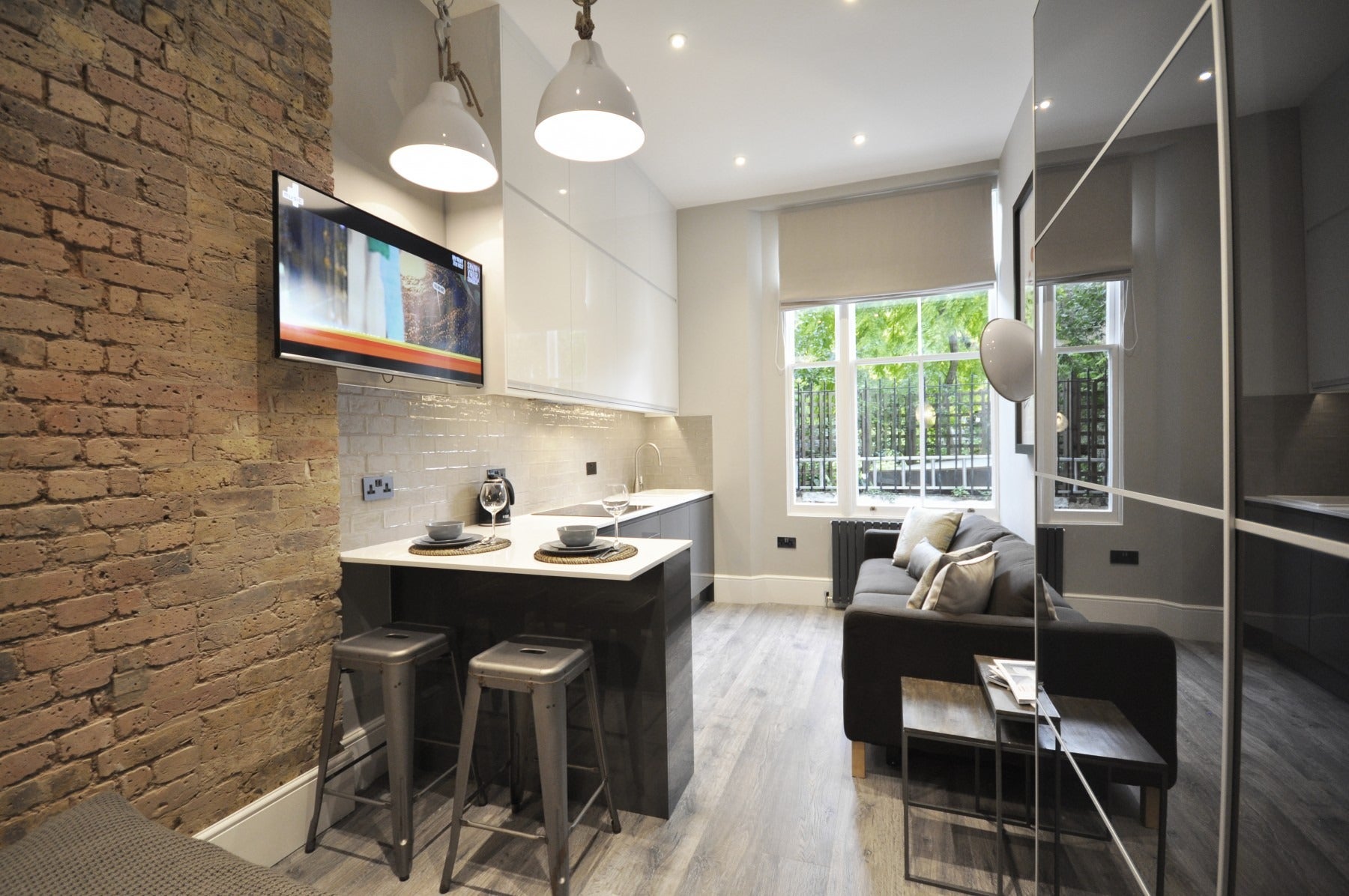 Flat Linden Gardens in Greater London